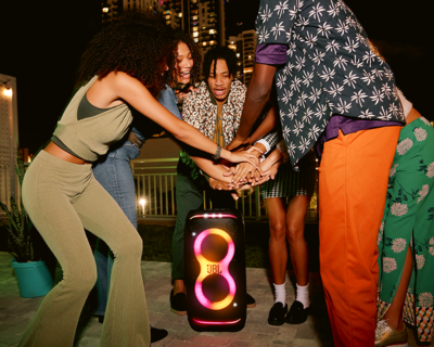 JBL_Partybox_Stage_320_Lifestyle_03_904x560px